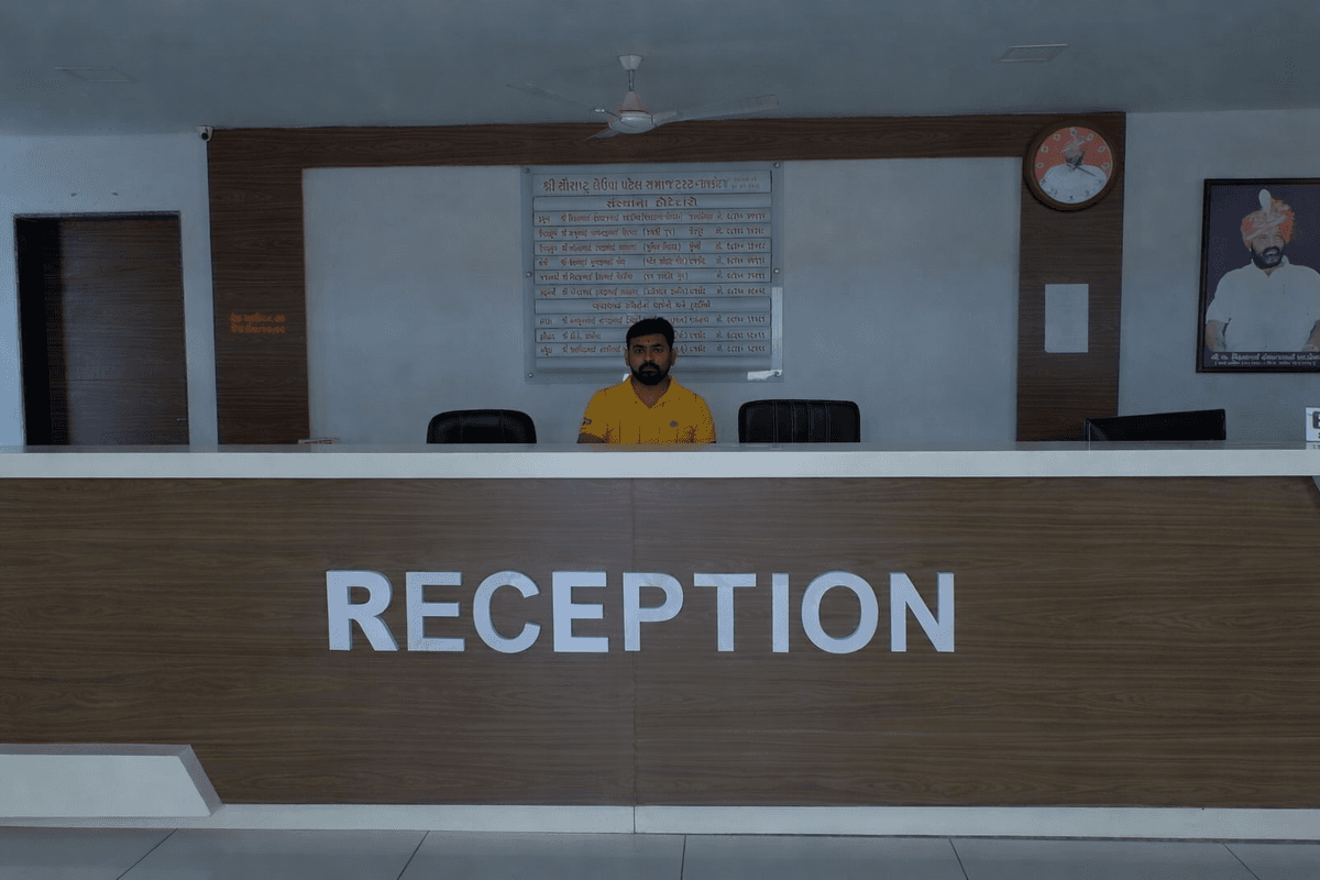 Reception & Lounge